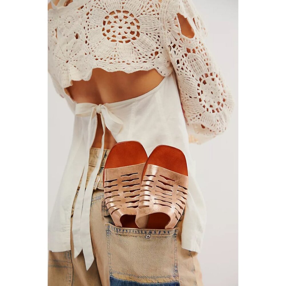 🎉LAST CHANCE🎉 FREE PEOPLE Slice Of Sun Sandals / Rose Gold - Picture 3 of 10